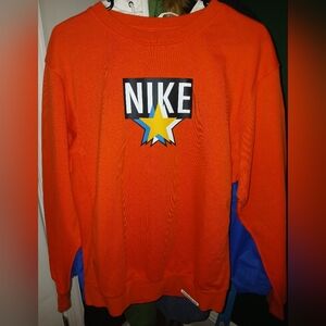 NEW NIKE SWEATSHIRT